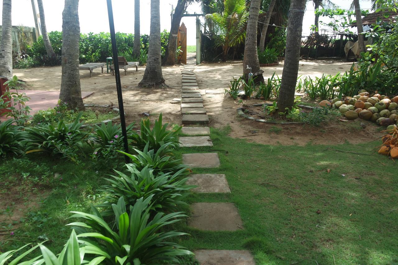 Dephani Beach Hotel Negombo Esterno foto
