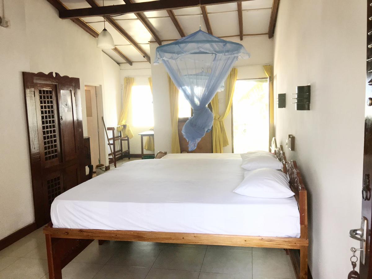Dephani Beach Hotel Negombo Esterno foto