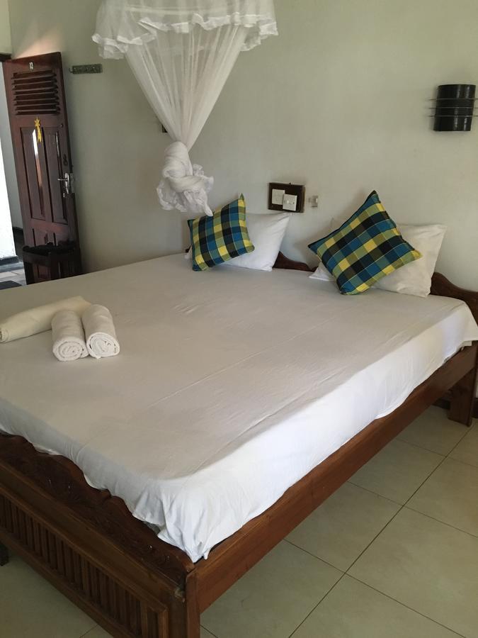 Dephani Beach Hotel Negombo Esterno foto