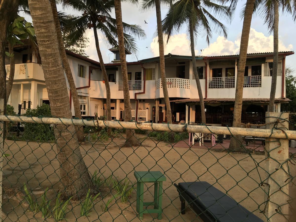 Dephani Beach Hotel Negombo Esterno foto