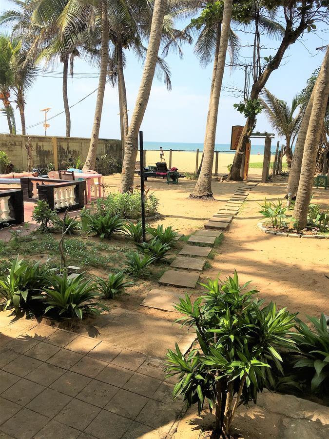 Dephani Beach Hotel Negombo Esterno foto